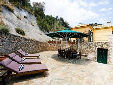 Serene Villa in Pera Melana close to the Seabeach