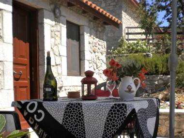 Cosy Holiday Home with Garden in Leonidio