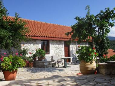 Welcoming Holiday Home with Garden in Leonidio