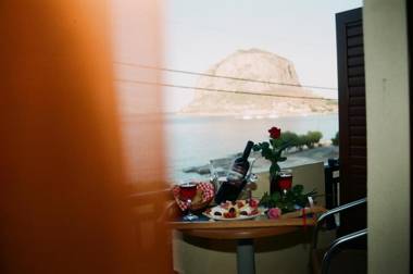 Mpalkoni Sti Monemvasia