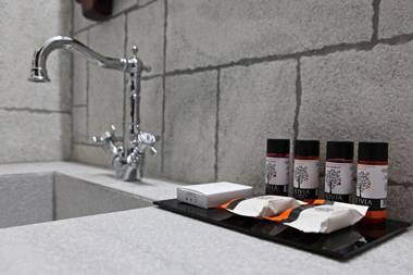 Astrolithos Boutique