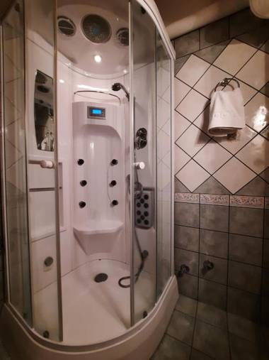 La Petri Studios with Fireplace & View