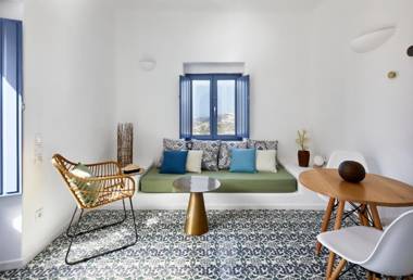 Luna Santorini Suites