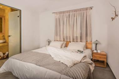 Aspronisi Luxury Villa with Caldera View