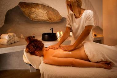 Skyfall Suites - Adults Only