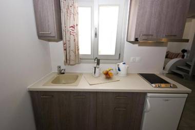 Alafouzos Studios & Apartments