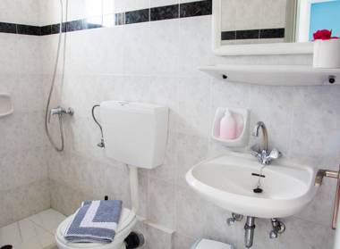 Sail Inn Studios & Apartments