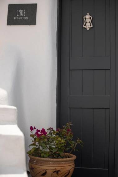 1906 White Cave Studio