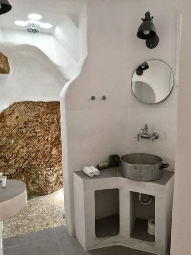 w Villa Thirals - A Wondeful 2 Bedroom Villa with Jacuzzi and Sea Views