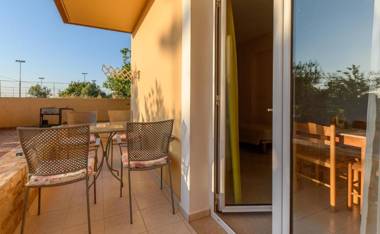 Danelis Studios & Apartments