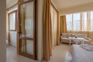 Danelis Studios & Apartments