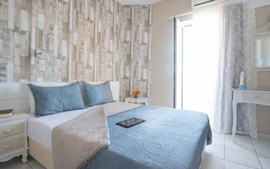 Silver Sun Studios & Apartments