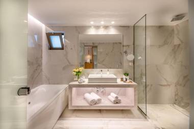 High Beach White - Adults Only