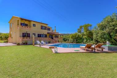 Exclusive Crete Villa Villa Alexia 4 Bedrooms Large Lawned Gardens Chania