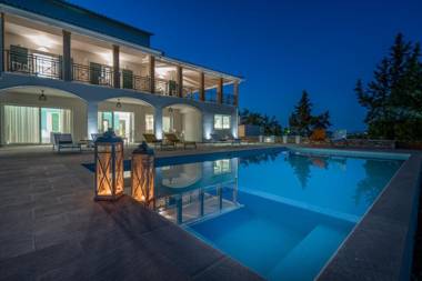 Rivazzurra Luxury BeachFront Villa