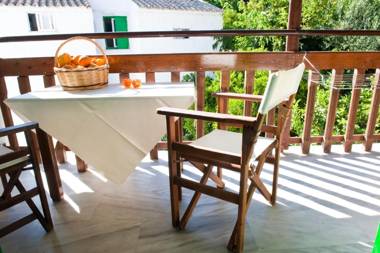 Bastas Hotel & Studios
