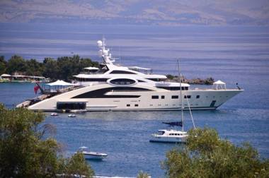 Kommeno Linga Longa Apartments with sea view and beach