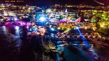 Elmi Beach Hotel & Suites