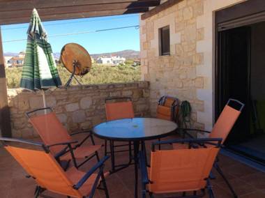 2 bedrooms house at Chersonissos 500 m away from the beach with furnished terrace and wifi
