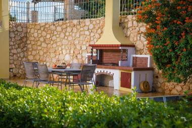 Azzuro Villa with private pool by Estia