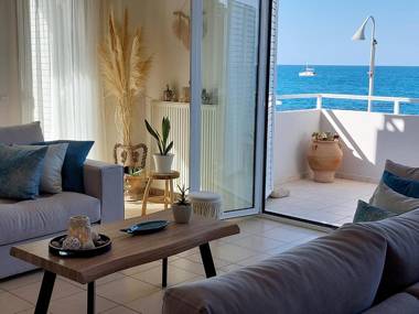 Amazing Beachfront Apartment in Hersonissos