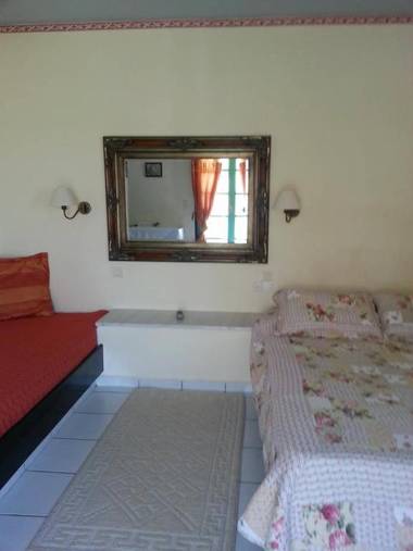 Very Spacious and Well Equipped Room near the Sea