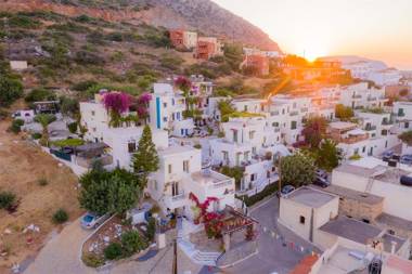 Room in Apartment - Spacious Room in Creta for 3 people with Ac Swimming Pool and Nature