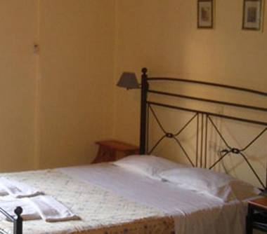 Alexandros Studios & Apartments