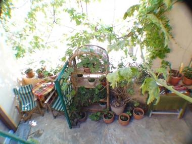 Earini Rooms And Apartments