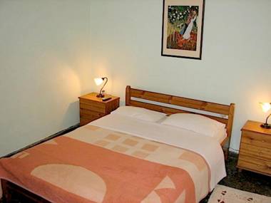 Earini Rooms And Apartments