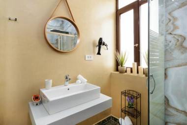 Diamond Luxury Suites