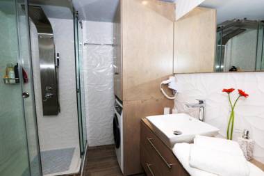 Ninos Luxury Apartment