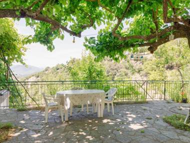 Secluded Holiday Home in Kalavrouza with Mountain ViewsBBQ