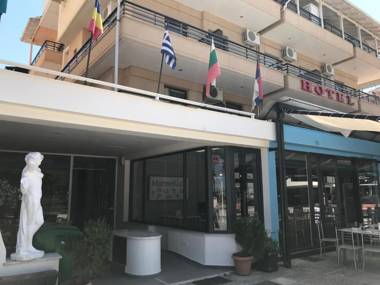 Aqua Beachfront Elegant Hotel