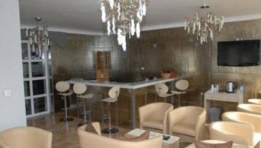 Kyknos De Luxe Suites & Rooms