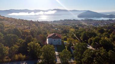 Guesthouse Vissinokipos - Biker Friendly Hotel