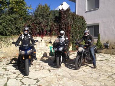 Guesthouse Vissinokipos - Biker Friendly Hotel