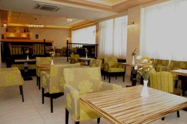 Regina Studios & Hotel