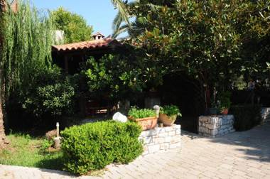 George Apartments Stoupa