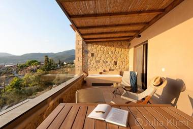 Diapori Suites Hotel