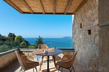 Diapori Suites Hotel