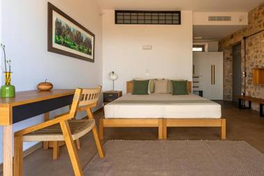 Zen Rocks Mani Retreat