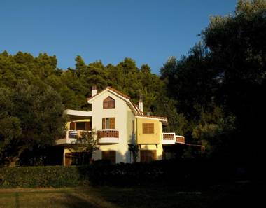 Amaryllis Summer Maisonettes