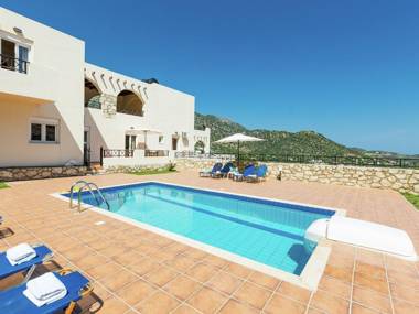 Indepent Villas in Bali with pool and seaview for groups up to 28 persons