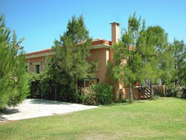 Sprawling Vlilla in Malades with Private Pool Garden Terrace