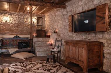 1813 Stone Mansion by Neuvel