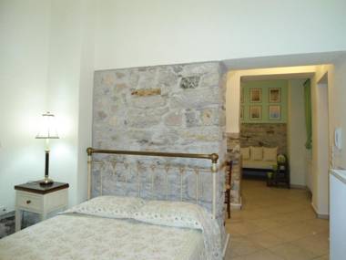 Antouanetta Apartments