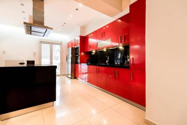 A Luxury & Comfortable Apt in Athens