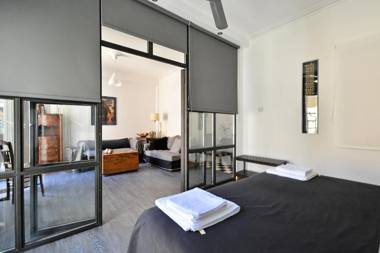 Plaka Elegant Apartment