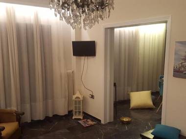 Superb Athenian Nest